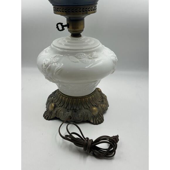 Vintage Hurricane Milk Glass Lamp 1960’s - Picture 4 of 4